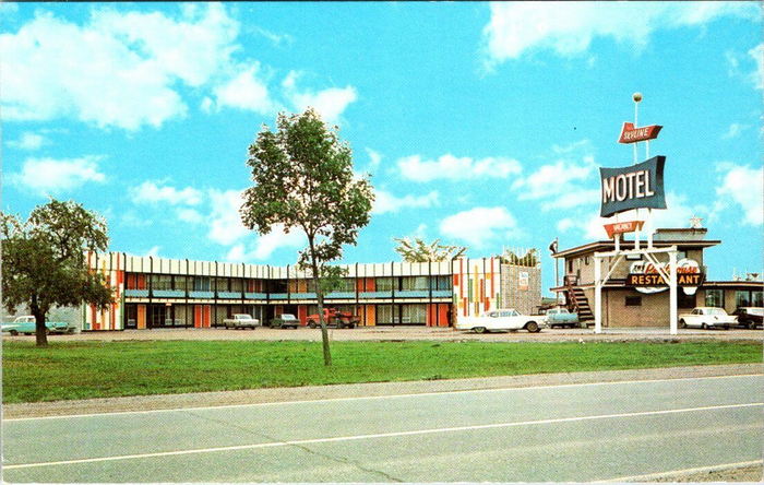 Skyline Motel (Penthouse Restaurant) - Vintage Postcard (newer photo)
